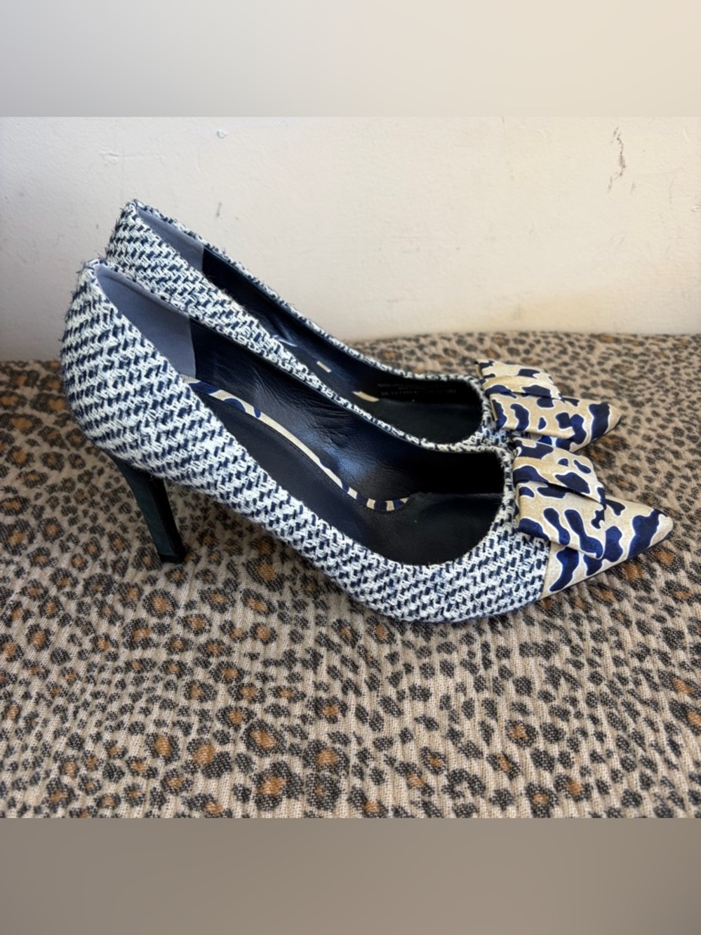 Tory Burch Cleo Tweed Pumps featuring silk bow heels in a navy blue - Picture 3 of 12